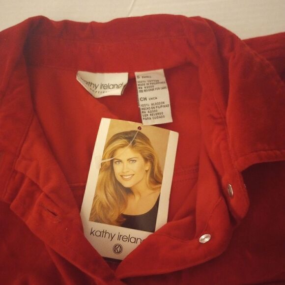 Kathy Ireland velvet button down with silver buttons and front pockets - Picture 6 of 11